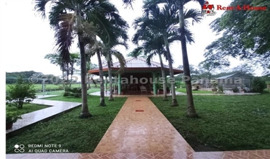 Luxurious Furnished Country House with Spacious Ranch